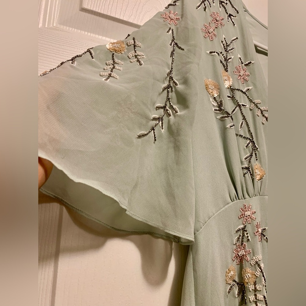 EUC Hope & Ivy Embroidered Midi Dress in Sage - Picture 4 of 16